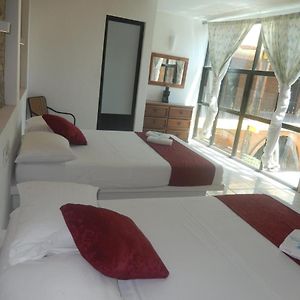 Habitación con 2 Camas Individuales